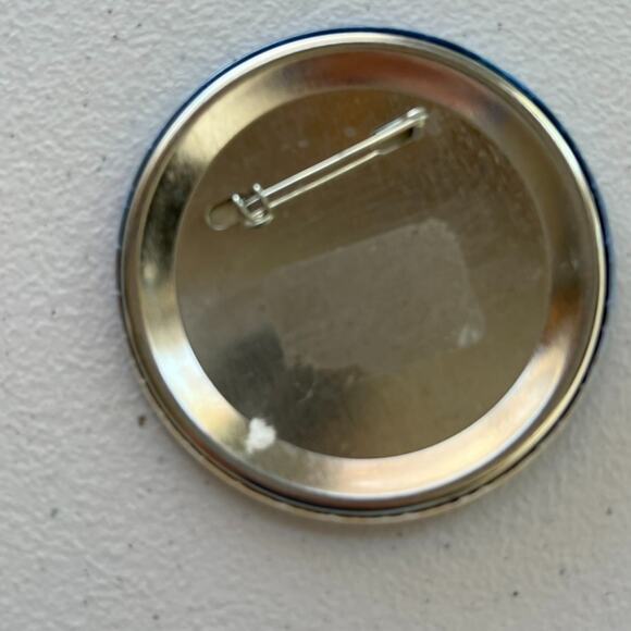 Disneyland Pin Button 40 years of Adventure Mickey Mouse Disney Anniversary - Picture 2 of 5